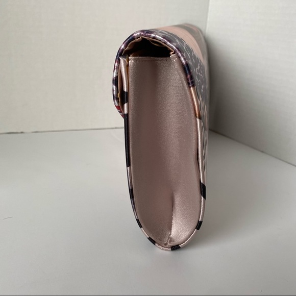 Women's Clutch Bag With Detachable Chain - Picture 3 of 10